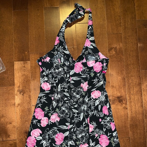 Knee length summer halter dress - Picture 2 of 3